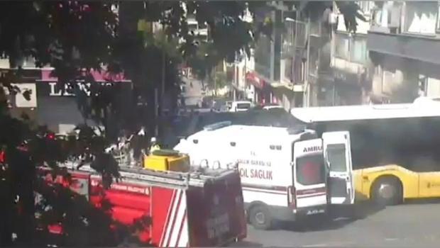 Fatih'te İETT otobüsü ambulansa çarptı