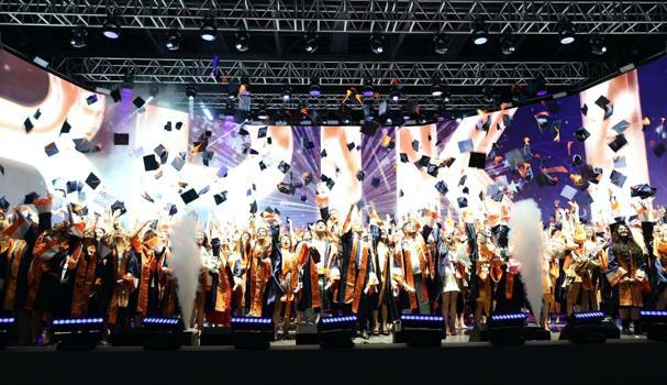 İEÜ'de beş günlük mezuniyet şöleni