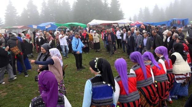 Trabzon'da süslü hayvanlar ve yöresel kıyafetlerle geleneksel yayla göçü / Ek fotoğraflar
