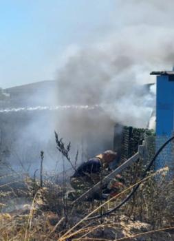 Silivri'de otluk alanda çıkan yangın hobi bahçelerine sıçradı