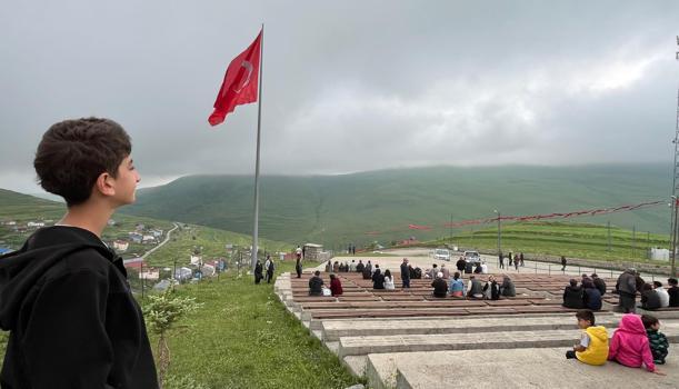 Bulut ve sis, Damal’daki Atatürk silüetini gizledi