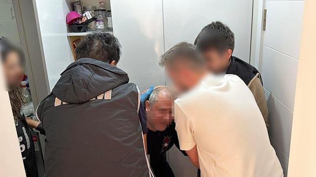 FETÖ'nün sözde 'köyler abisi', çamaşır makinesinin arkasındaki gizli bölmede yakalandı
