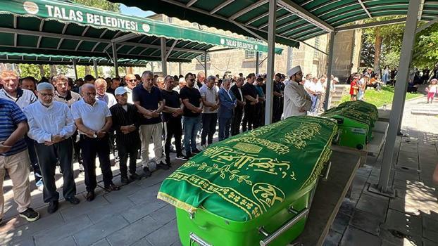 Kazada ölen uzman çavuş, eşi ve 8 aylık bebekleri toprağa verildi