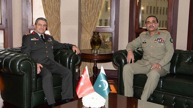 Genelkurmay Başkanı Orgeneral Bayraktaroğlu, Pakistan Savunma Kuvvetleri Komutanı Munir ile görüştü
