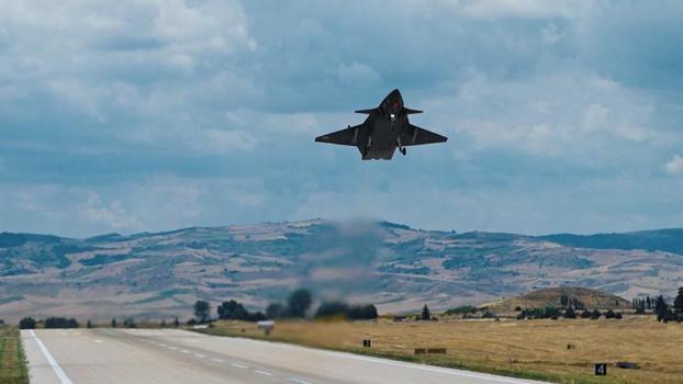 Bayraktar Kızılelma, hedefi 120 kilometrenin üzerinden süpersonik füzeyle vurdu