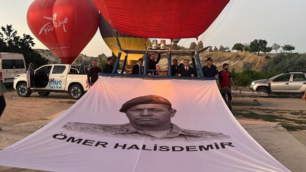 Sıcak hava balonları, 15 Temmuz için Türk bayrakları ile havalandı