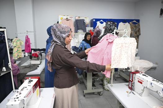 Kursiyer kadınlar el emeklerini sergiledi