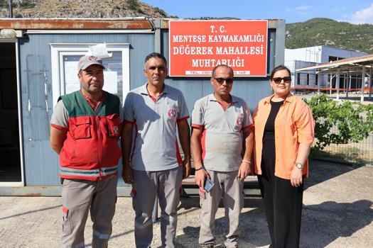 Muğla'da temizlik işçileri, buldukları içi para ve ziynet dolu çantayı sahibine ulaştırdı