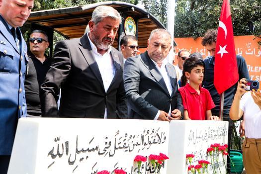 Adana'da 15 Temmuz şehitleri kabirleri başında anıldı