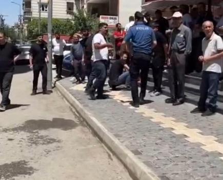 Silahlı alacak kavgasında bacaklarından vuruldu