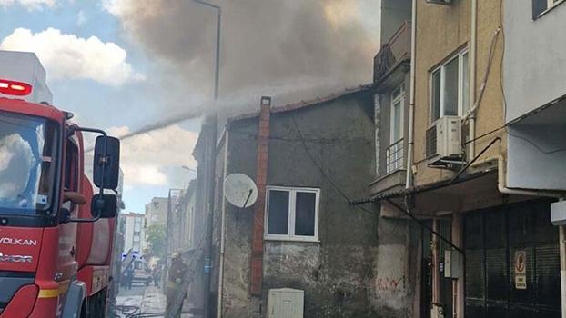 Yangında 3 ev kullanılamaz hale geldi; şüpheli gözaltında