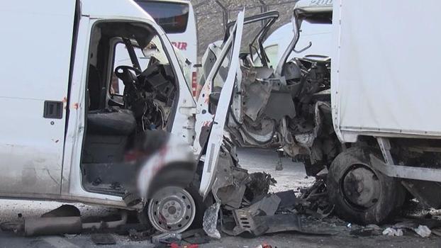 Esenler'de beş aracın karıştığı zincirleme kaza: 3 yaralı