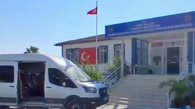 Hatay’da 4 araçta 15 göçmen yakalandı; 4 organizatör tutuklandı