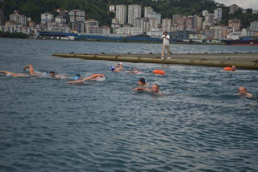 Rize'de 15 Temmuz şehitleri anısına kulaç attılar
