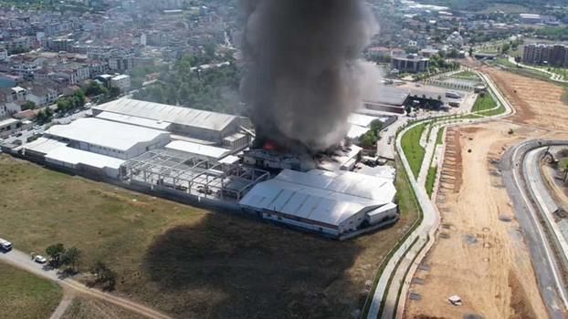 Arnavutköy'de fabrikada yangın