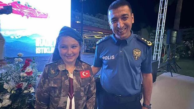 15 Temmuz şehidinin yeğenine Özel Harekat üniforması hediye edildi