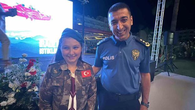 15 Temmuz şehidinin yeğenine Özel Harekat üniforması hediye edildi