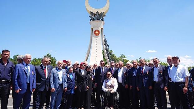 Cumhurbaşkanlığı Külliyesi'ndeki anıtta, 15 Temmuz şehitleri anıldı