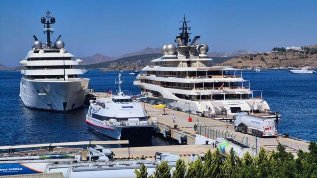 Bodrum'a demir atan iki lüks yat, toplam 615 ton yakıt aldı