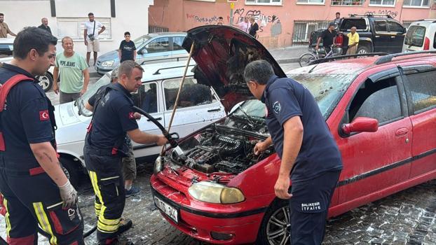 Park halindeki otomobilde çıkan yangın, itfaiye ekipleri tarafından söndürüldü