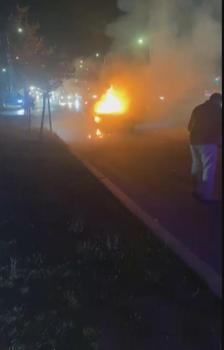 Arnavutköy'de seyir halindeki otomobil alev alev yandı