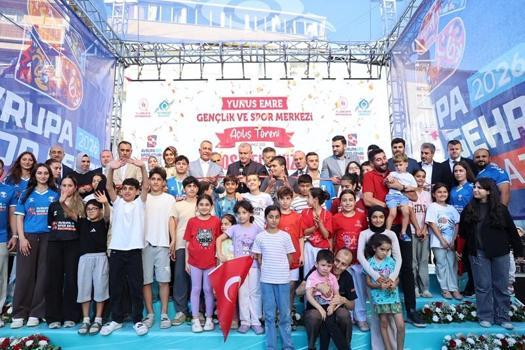 Sultangazi’de Yunus Emre Gençlik ve Spor Merkezi hizmete açıldı