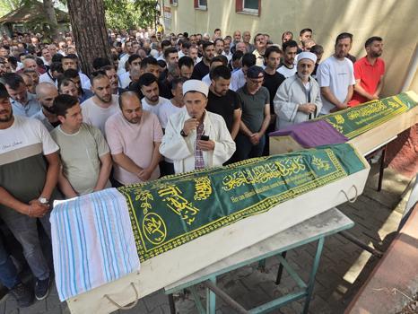Yalova’da motosiklet kazasında ölen çift, toprağa verildi