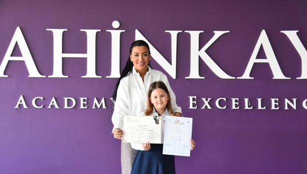 Şahinkaya’nın genç piyanisti Defne Sözen’den çifte şampiyonluk