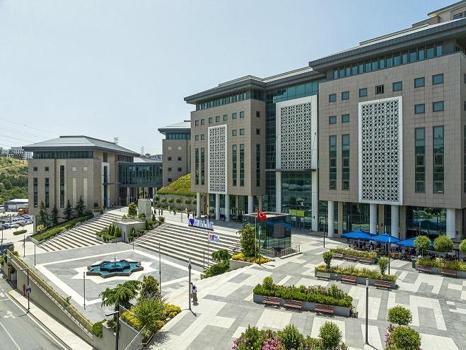 Prof. Dr. Eryarsoy: Mezunlarımıza yapay zekanın, iletişimin ve paranın dilini öğretiyoruz