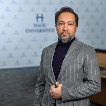 Prof. Dr. Eryarsoy: Mezunlarımıza yapay zekanın, iletişimin ve paranın dilini öğretiyoruz