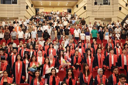 ERÜ Edebiyat Fakültesi’nde mezuniyet coşkusu