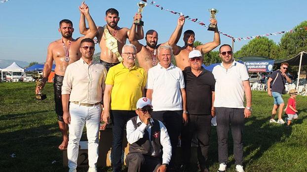 Burhaniye güreşlerinde Erkan Taş, başpehlivan oldu