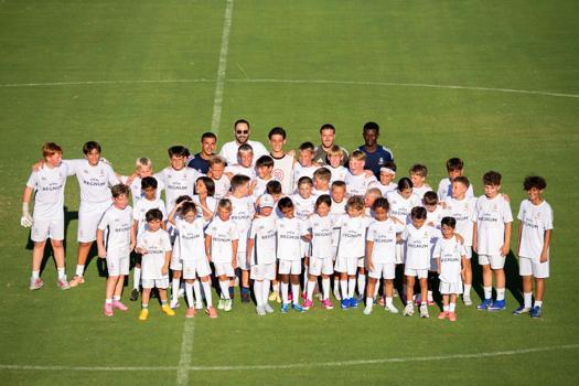 Arda Güler, minik futbolcularla bir araya geldi