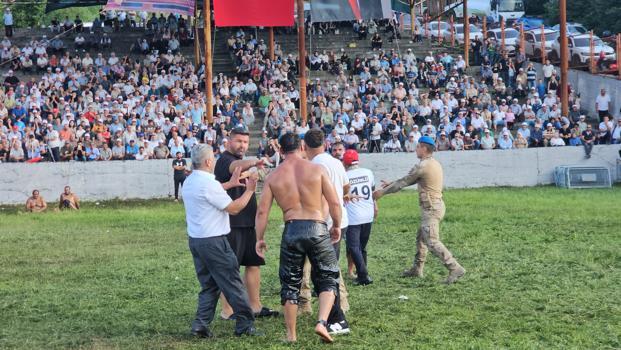 Dağköy yağlı güreşlerinde kavgalı yarı final