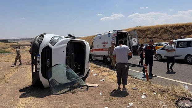 Diyarbakır’da öğrenci servisi ile otomobil çarpıştı: 19 yaralı