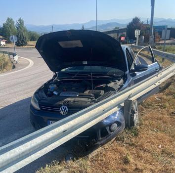 Navigasyon yanlış yönlendirdi, otomobil bariyerlere çarptı: 1 yaralı