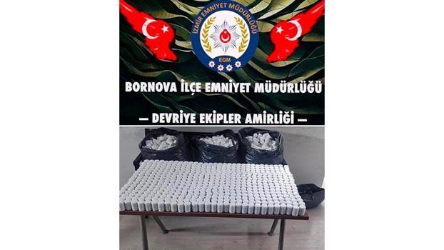 İzmir'de polisten kaçan ÅŸüphelinin terk ettiÄŸi otomobilde 118 bin sentetik hap ele geçirildi