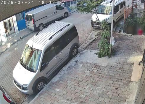 Kağıthane’de çocuklar lastik yaktı: Dumandan etkilenen KOAH hastası kadın hastaneye kaldırıldı