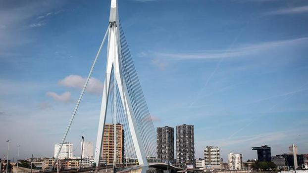 Hollanda'da iki tramvay çarpıştı: 15 yaralı