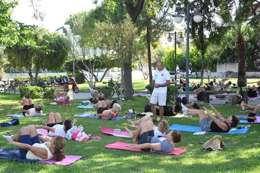 Kuşadası'nda sabah spor coşkunu yaşanıyor