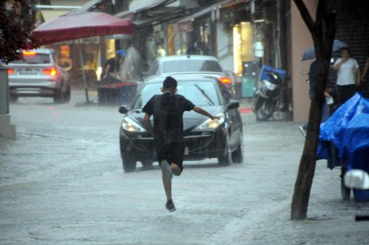Edirne'de kuvvetli sağanak etkili oldu