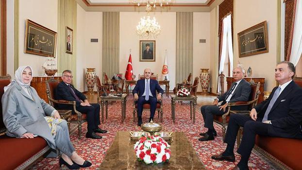 TBMM Başkanı Kurtulmuş, AK Parti Grubu ile görüştü