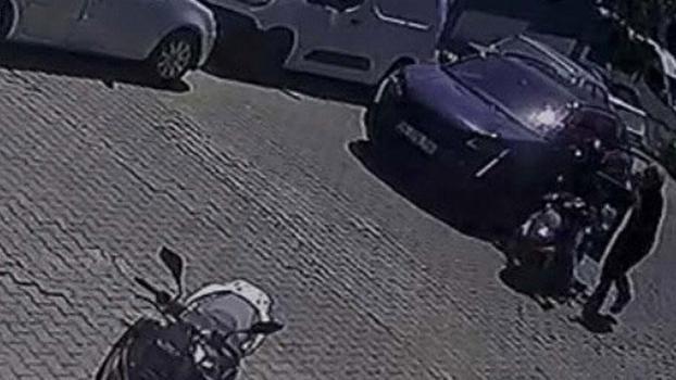 İzmir’de trafikte kavga güvenlik kamerasında