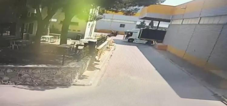 TIR ile çarpışan forkliftin sürücüsü Gül, hayatını kaybetti; kaza kamerada