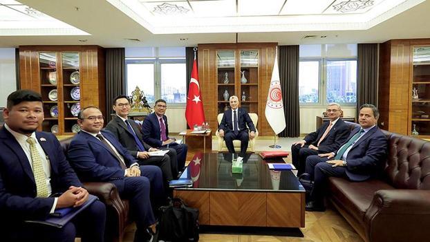 Bakan Bolat, Malezya’nın Ankara Büyükelçisi Shaffieq ile görüştü