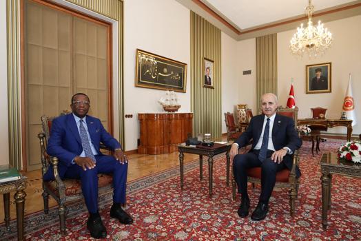 TBMM Başkanı Kurtulmuş, Kamerun Ankara Büyükelçisi Tchatchouwo'yu kabul etti