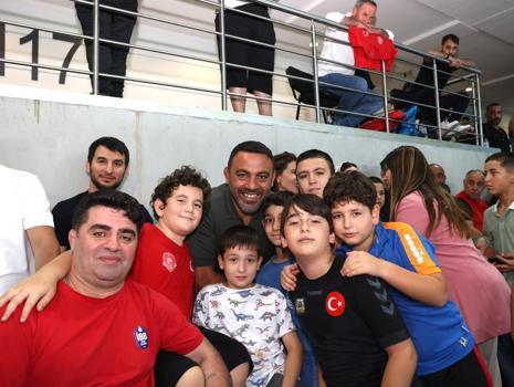 Gençlik ve Spor Bakan Yardımcısı Yerlikaya, Türkiye Minikler Güreş Şampiyonası’nı takip etti