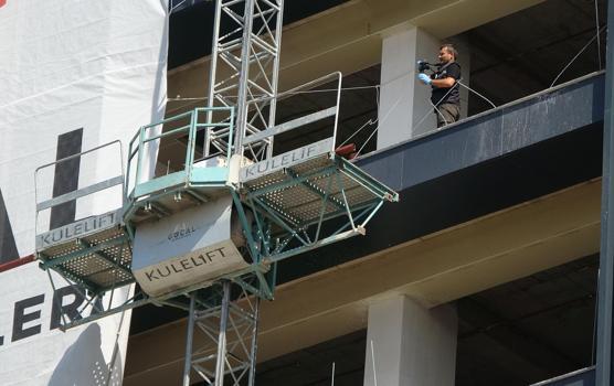 Yük asansöründe elektrik akımına kapılan işçi, 7'nci kattan düşüp öldü