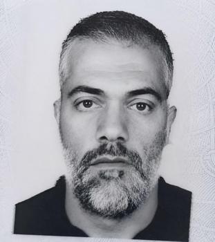 Kamyonette başından vurulmuş halde bulundu