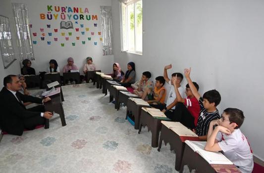 Kaymakam Türker'den Kuran kursu öğrencilerine ziyaret